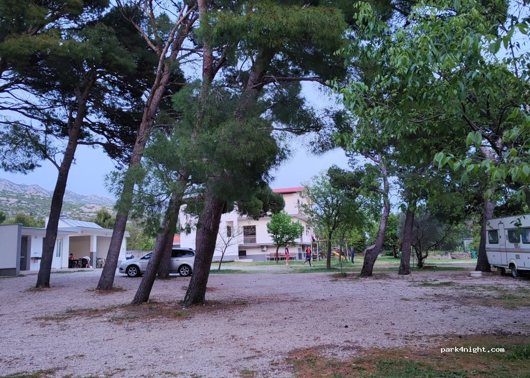 Kamp Anića kuk — foto