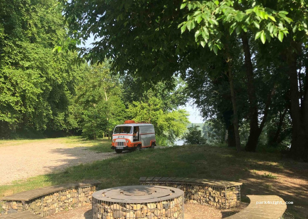 (47400) Lagruère - D234 — foto