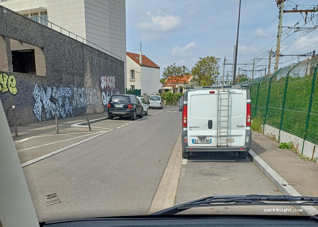 (94400) Vitry-sur-Seine - Unnamed road — foto
