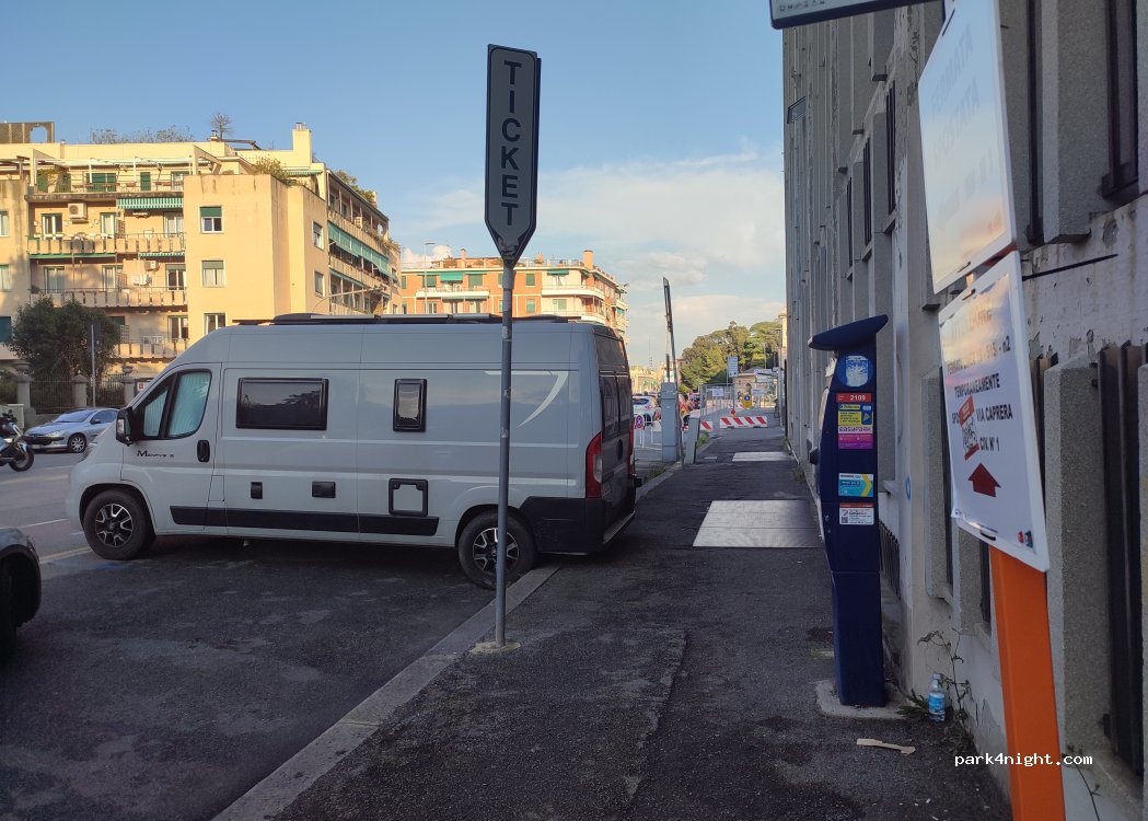 (16146) Genova - 1 Via Caprera — foto