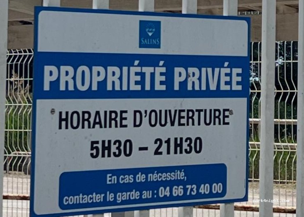 (30220) Aigues-Mortes - Unnamed road — foto 2
