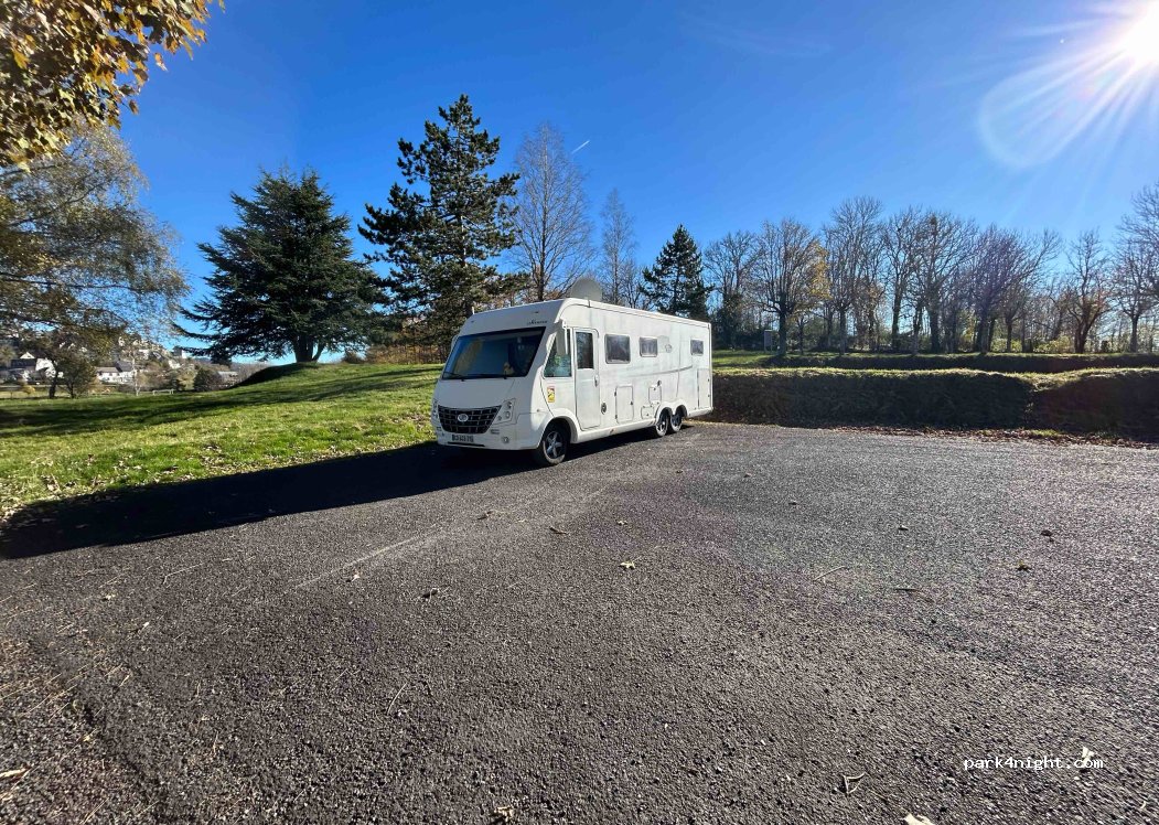 Aire Camping-car Park La Tour d’Auvergne — foto