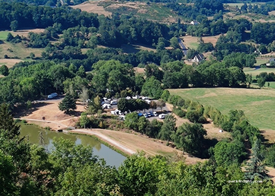 Aire Camping-car Park La Tour d’Auvergne — foto 2