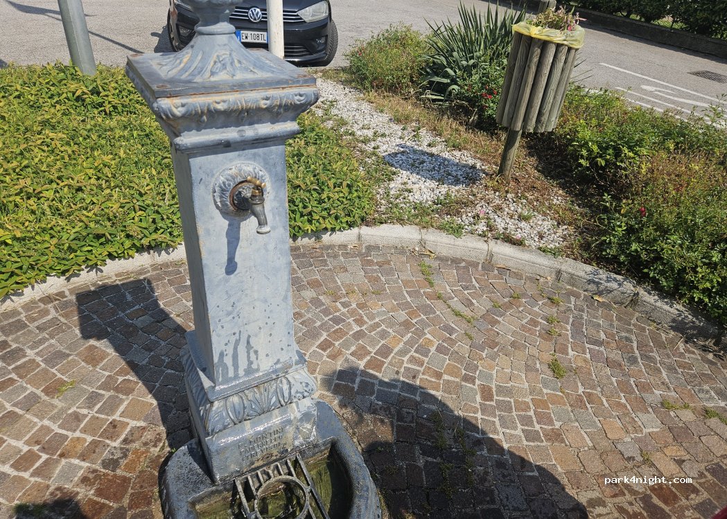 (33030) San Giacomo - 19 Piazza IV Novembre — foto