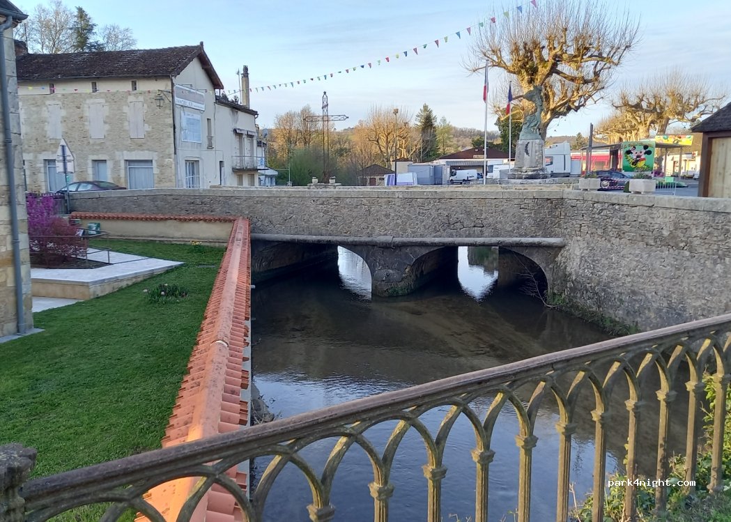 (47500) Sauveterre-la-Lémance - D710 — foto 4