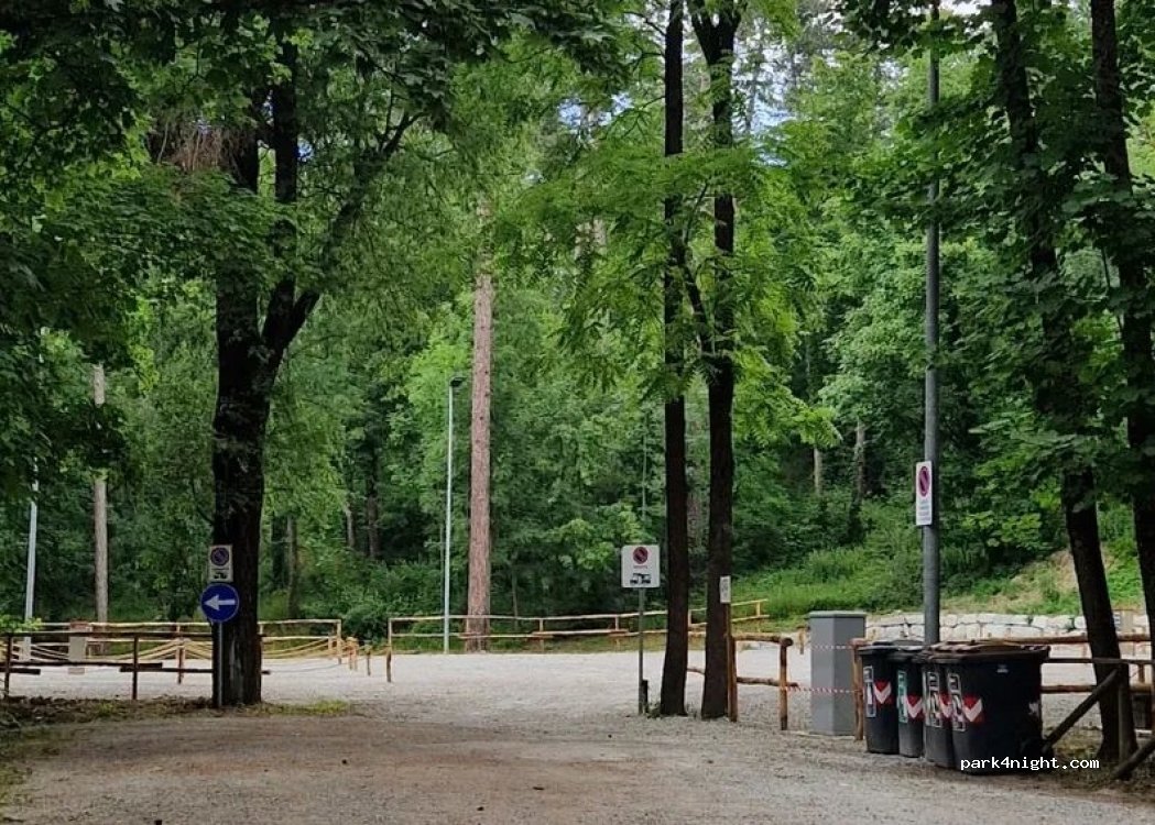 Area Sosta Camper Pavullo — foto