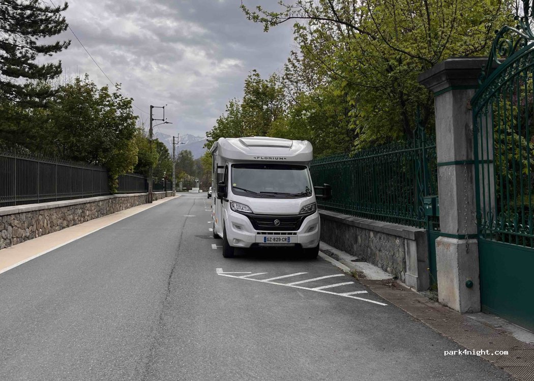 (04400) Barcelonnette - 3 Avenue Porfirio Diaz — foto