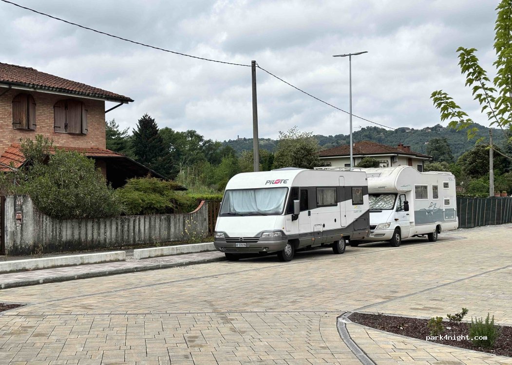 (55041) Camaiore - 27 Via Fondi — foto