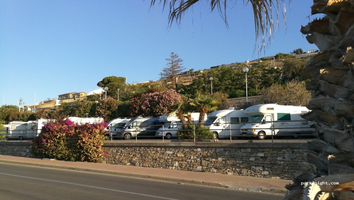 (18010) Santo Stefano a mare - Marina di Aregai — foto