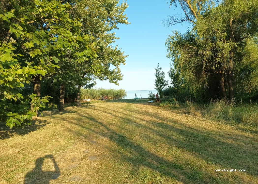 (8313) Balatongyörök - Unnamed road — foto 4