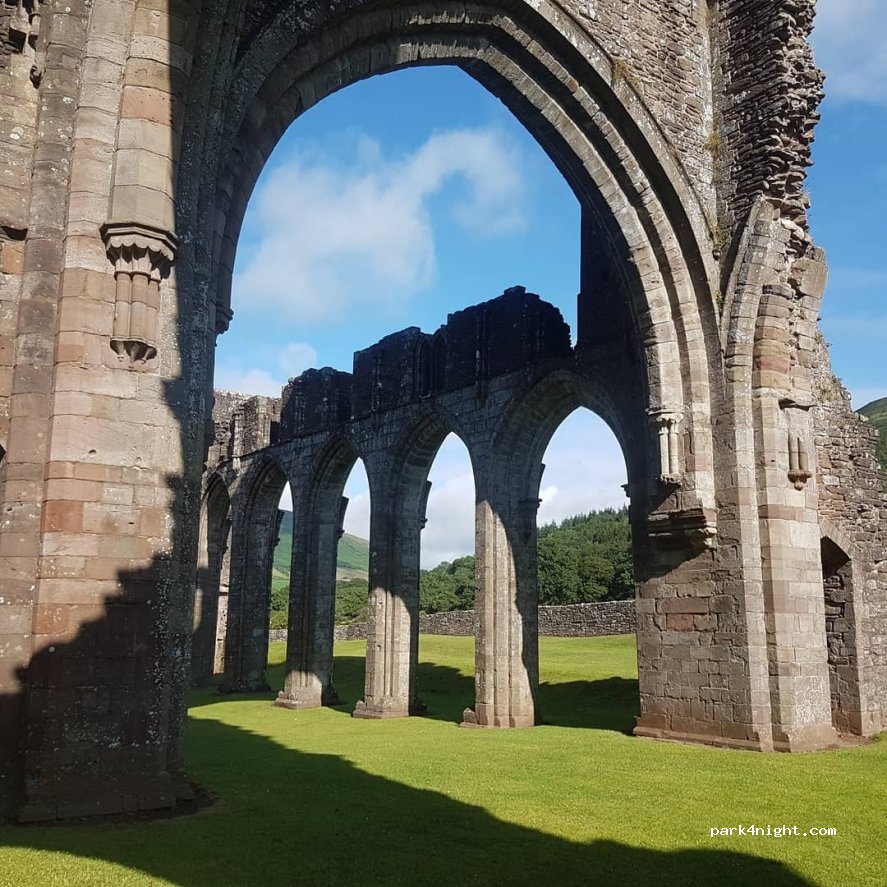 (NP7 7NN) Llanthony - Unnamed Road — foto