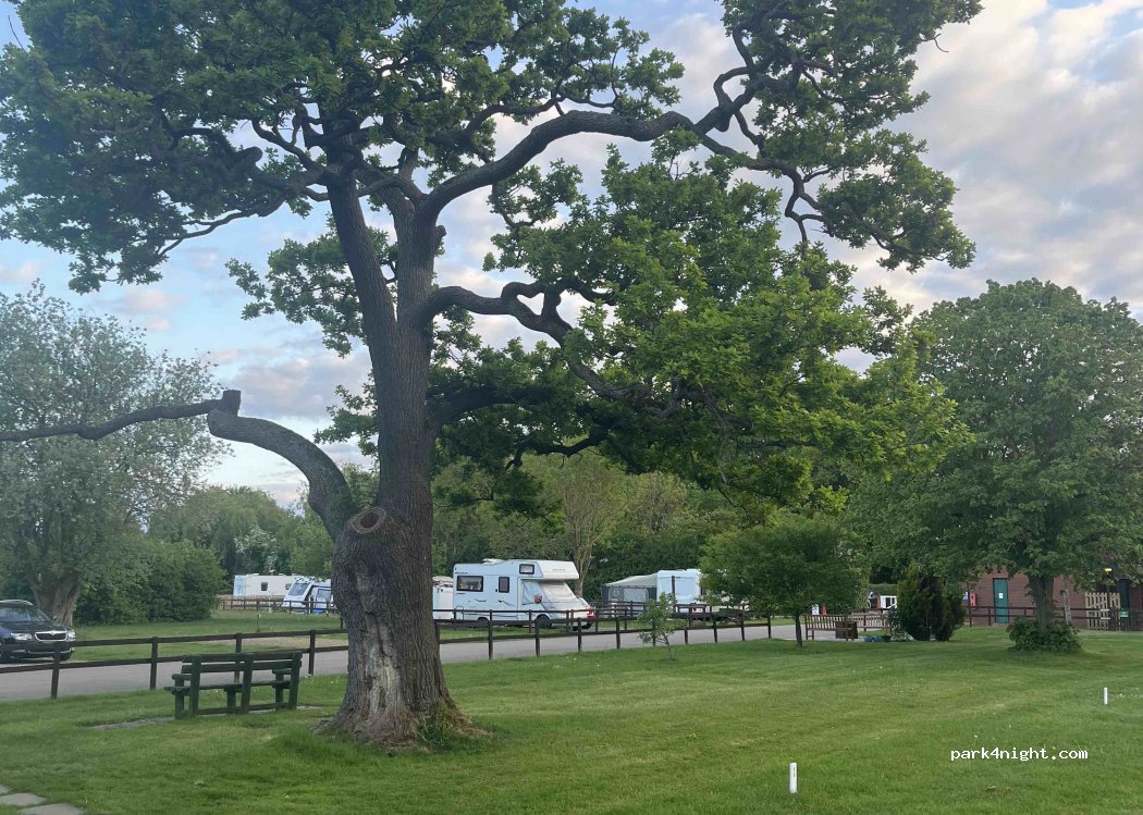 Hertford Camping and Caravanning Club Site — foto