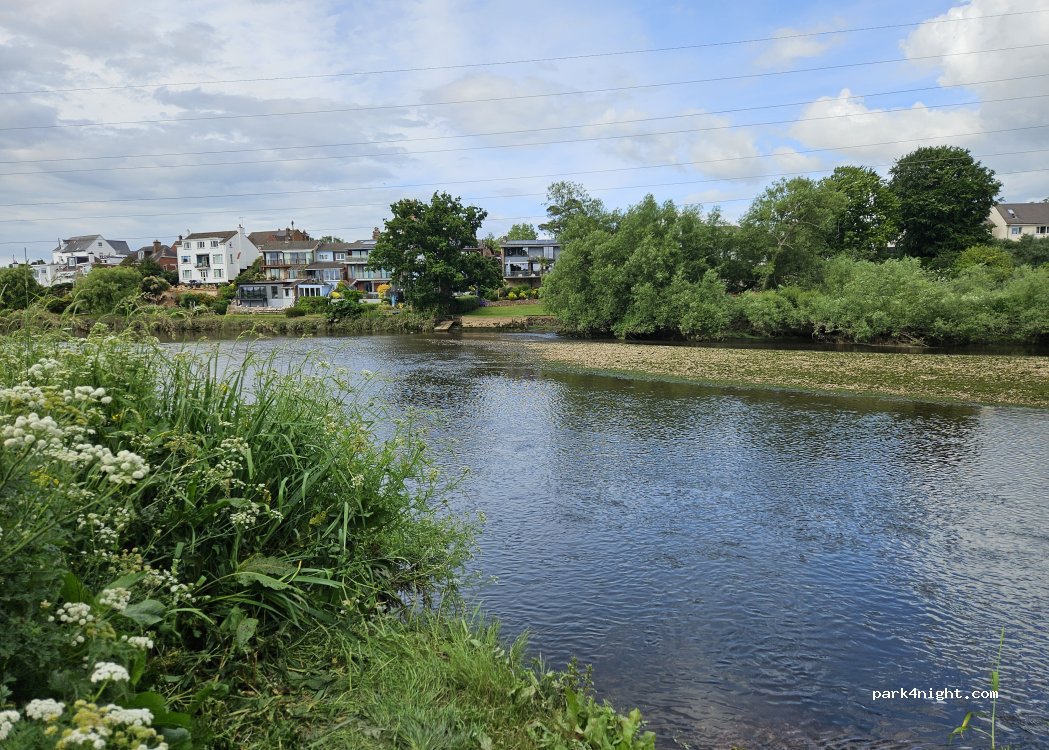 (EX2 6LR) Exeter - 64 Countess Wear Road — foto 3