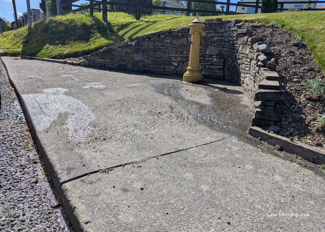 (Y14 XT51) Tinahely - 1 Barton Street — foto