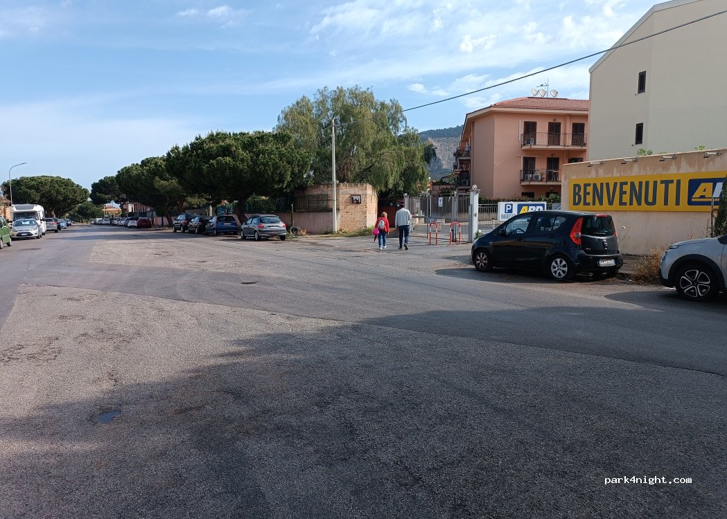 (90011) Bagheria - 77 Viale Sant'Isidoro — foto 3