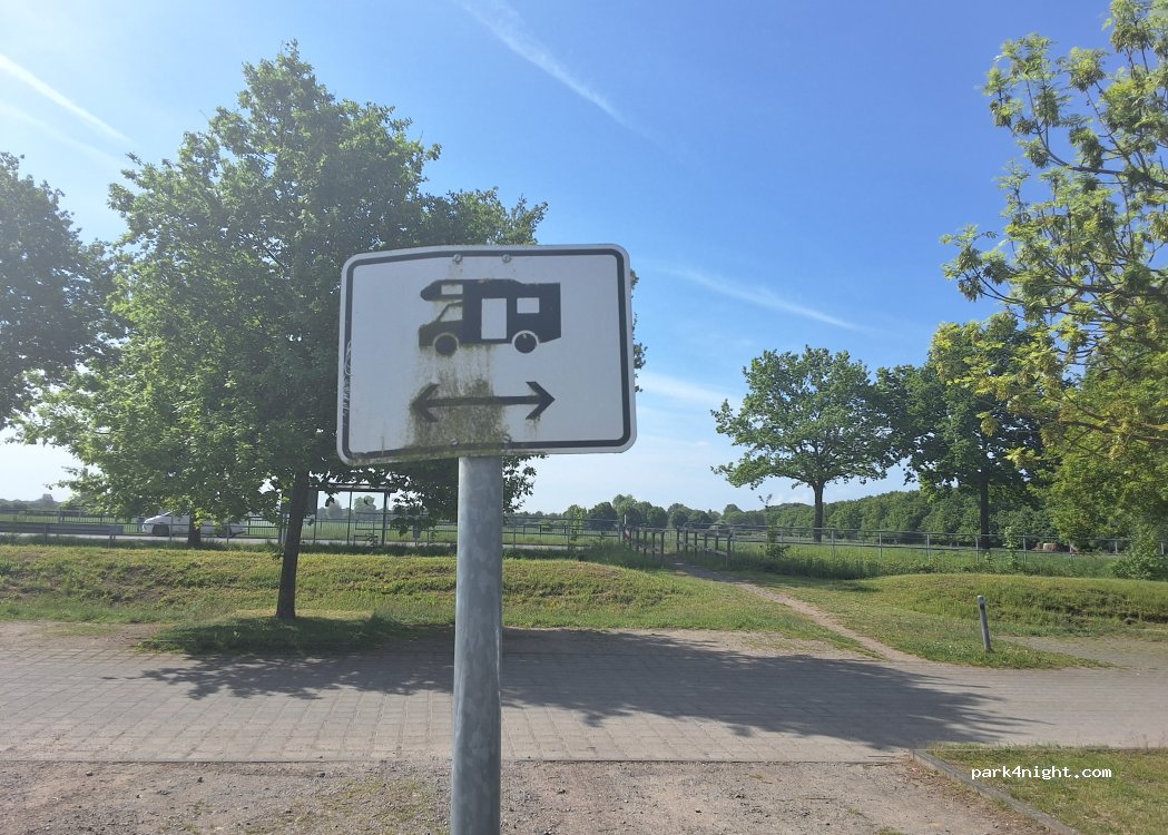 (30916) Isernhagen - Landwehrdamm 1 — foto