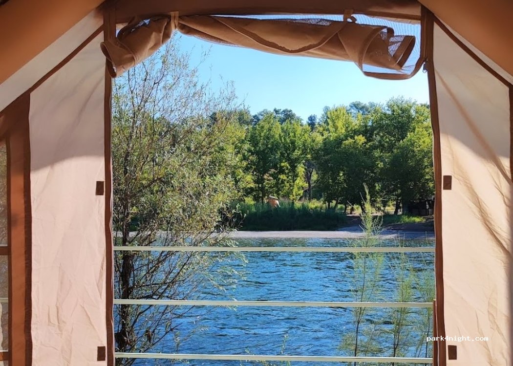 Flora Kanyon Camping & piknik alanı — foto