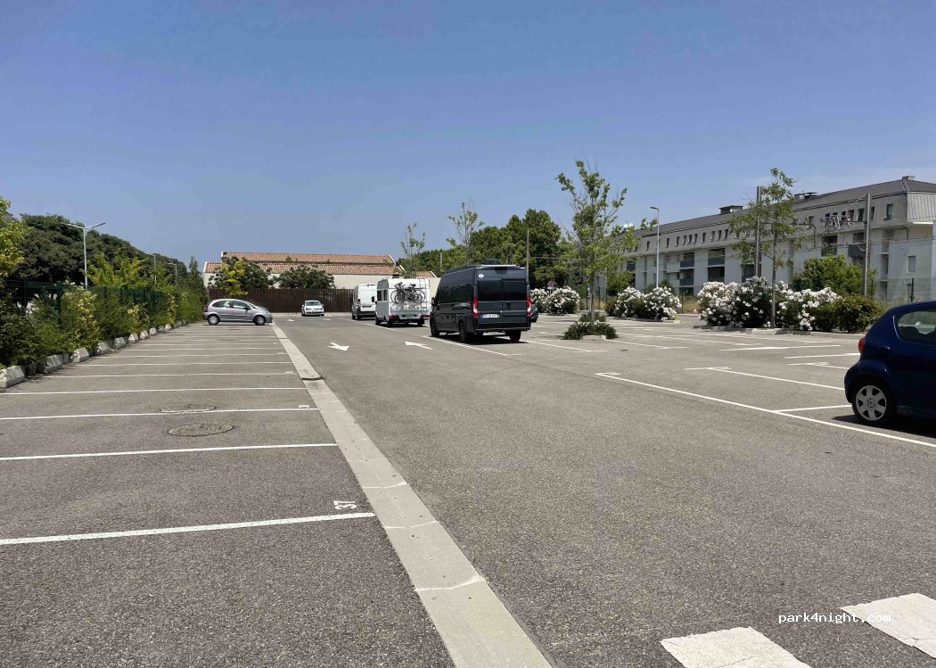 (13300) Salon-de-Provence - 495 Boulevard Danton — foto