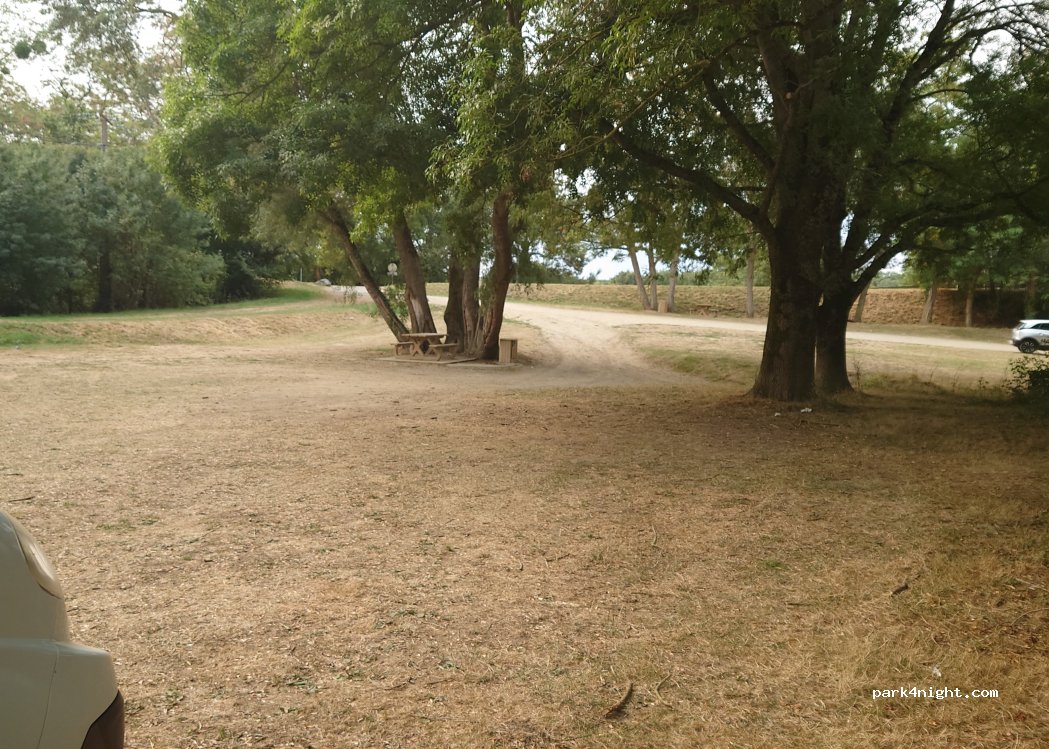 (49460) Montreuil-Juigné - 1bis Place Robert Schuman — foto