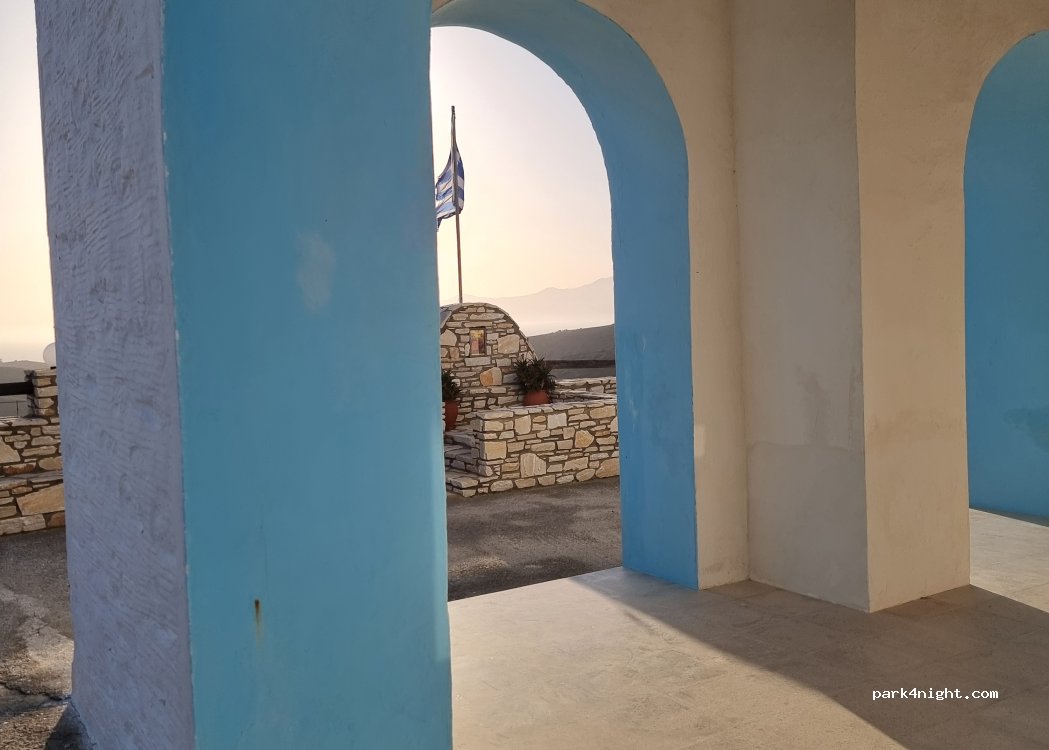 (845 01) Andros - Unnamed Road — foto