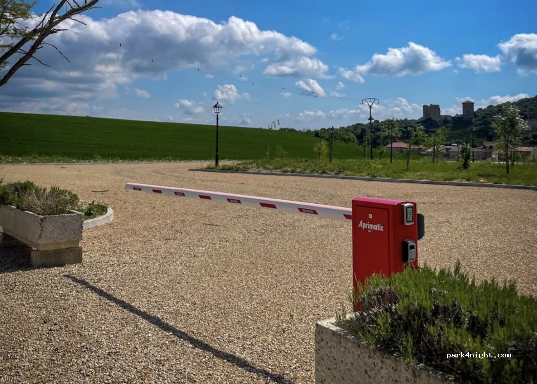 Área de autocaravanas de Santa Gadea del Cid — foto