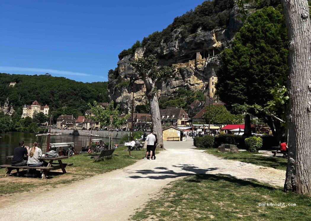 (24250) La Roque-Gageac - 77 Place du 08 Mai 1945 — foto 2