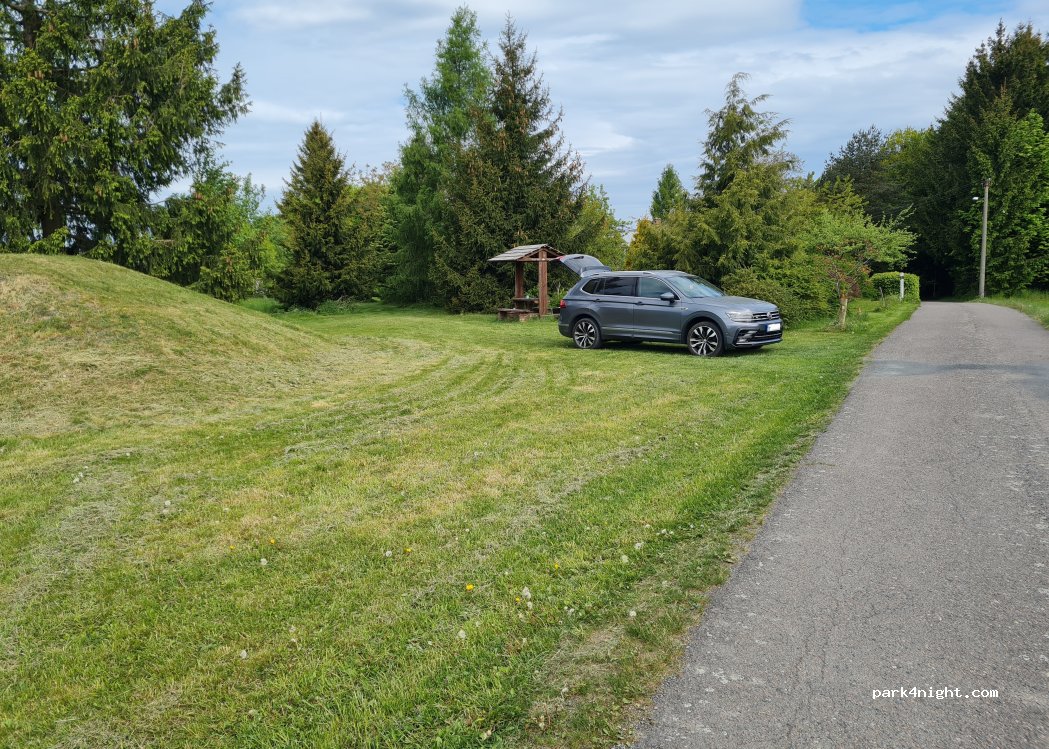(564 01) Pastviny - Unnamed Road — foto
