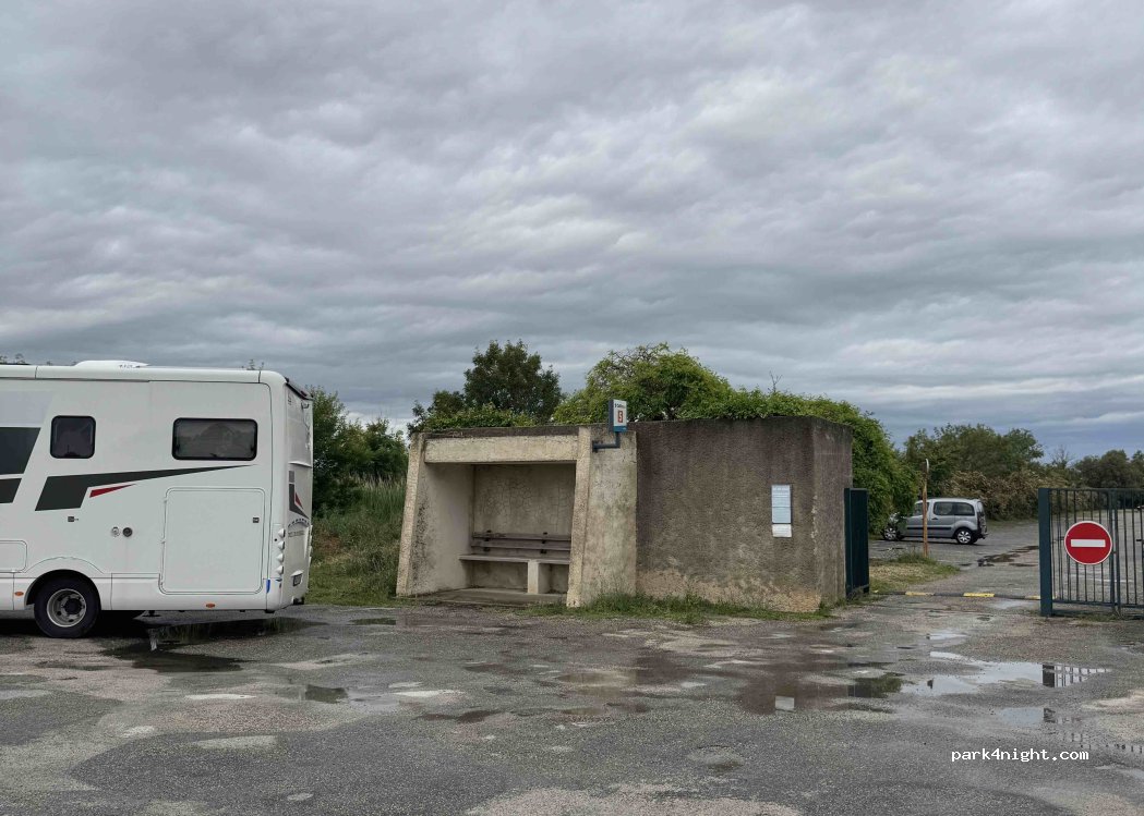 (13200) Arles - Chem. de Truchet — foto 2