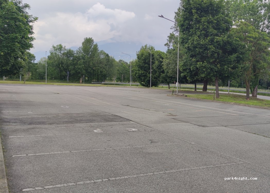(10015) Ivrea - Via Primo Levi — foto