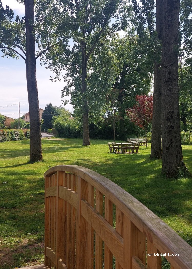 (71600) Vitry-en-Charollais - 2 Place des Ecoles — foto
