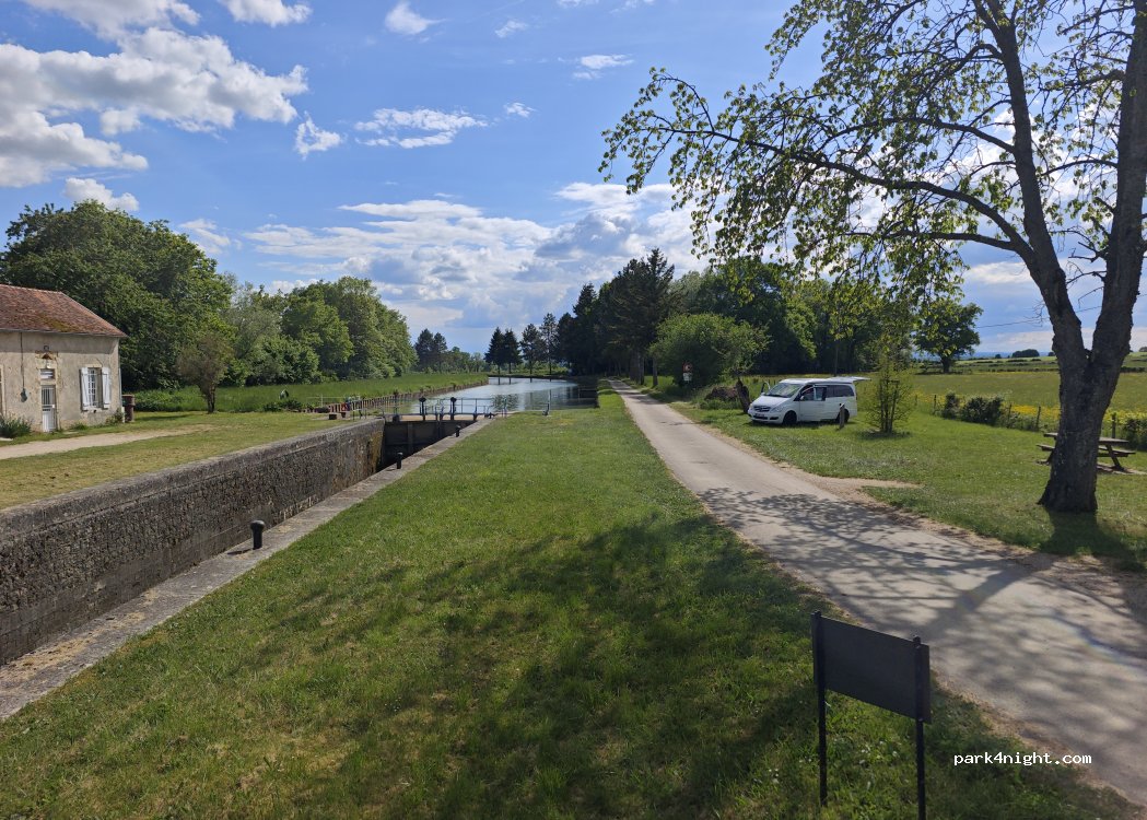 (21140) Charigny - 16 Chemin de Halage — foto