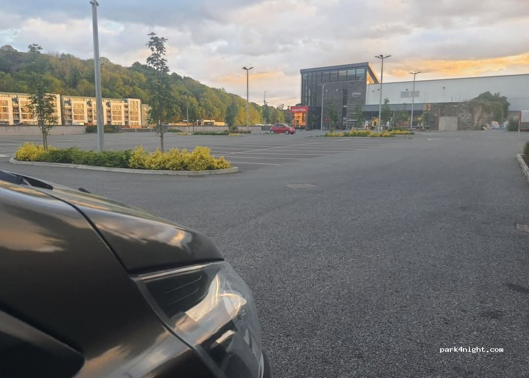 (P75 WN53) Bantry - Harbour View Car Park — foto