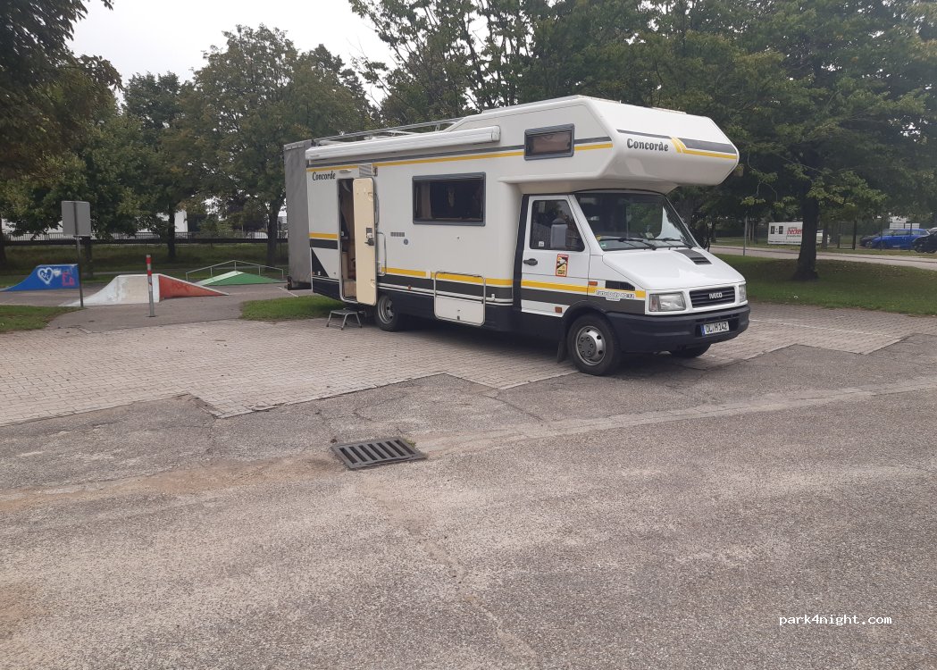 (76479) Steinmauern - 1 Am Sportplatz — foto