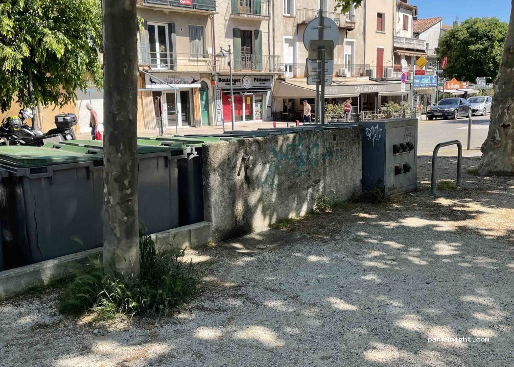 (07140) Les Vans - 12 Place Léopold Ollier — foto