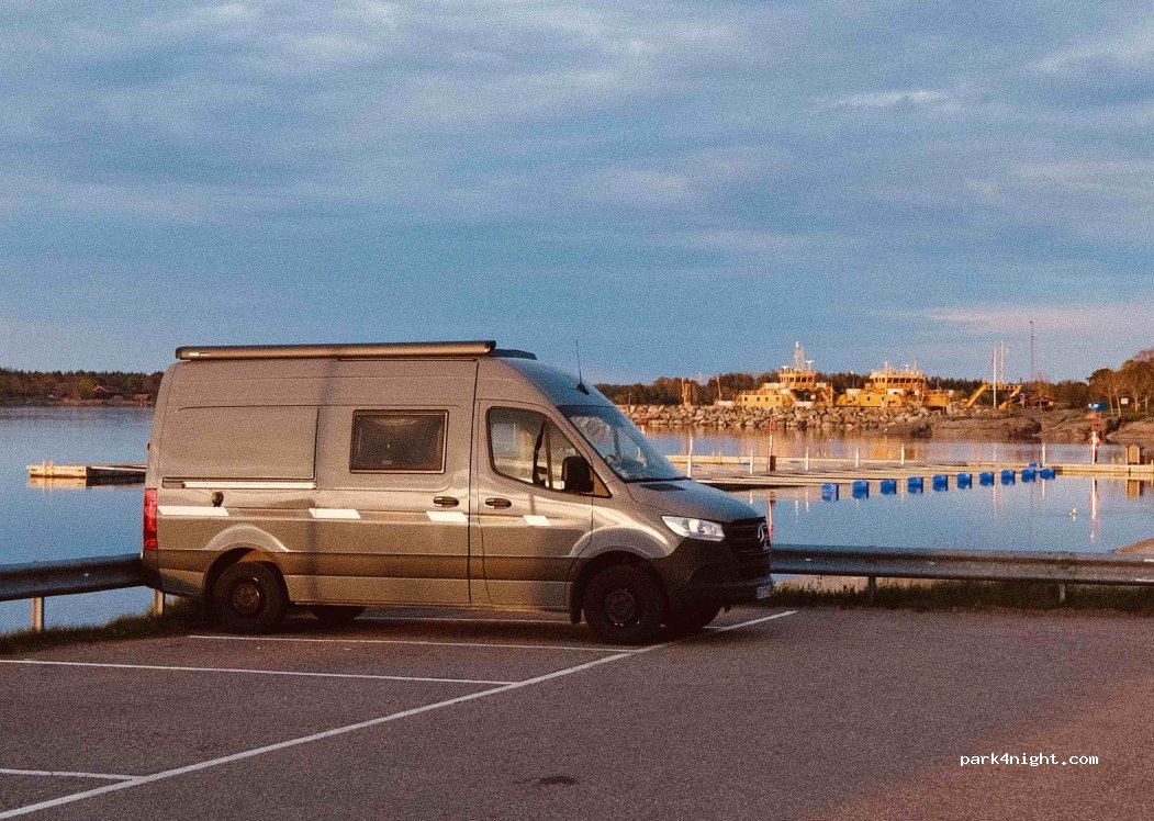 (742 42) Öregrund - 25 Tullbacken — foto