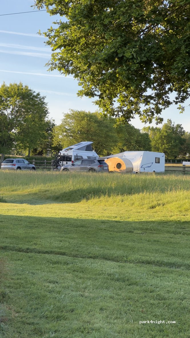 Aire de camping-cars champêtre de La Chouette cabane — foto