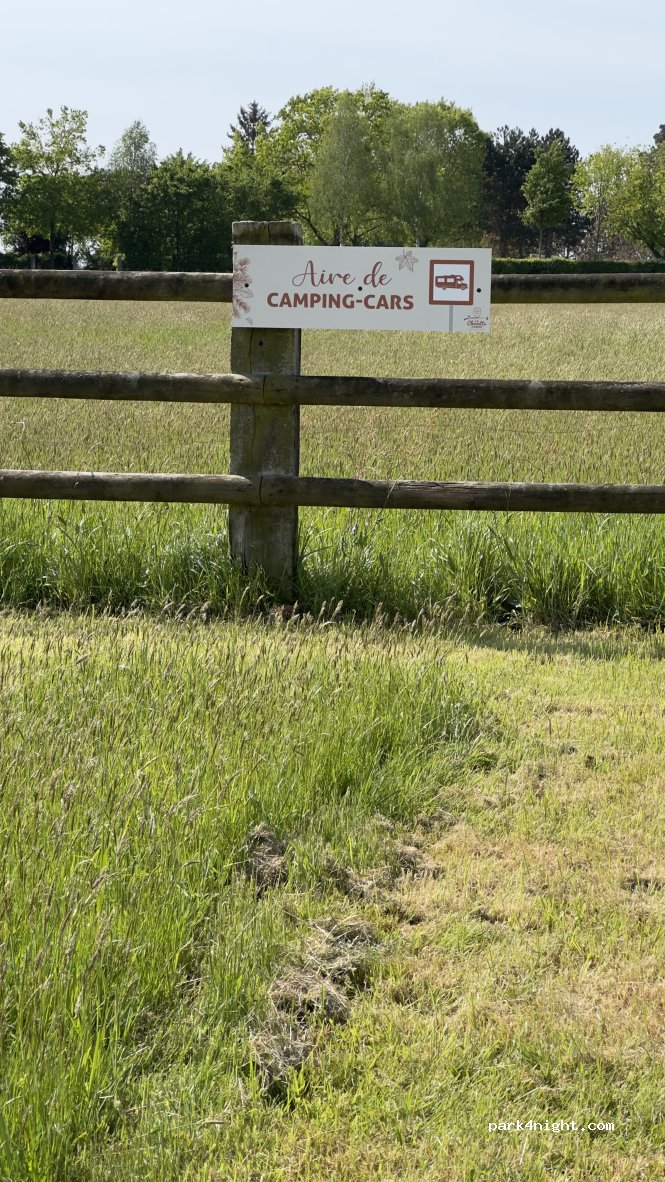 Aire de camping-cars champêtre de La Chouette cabane — foto 2