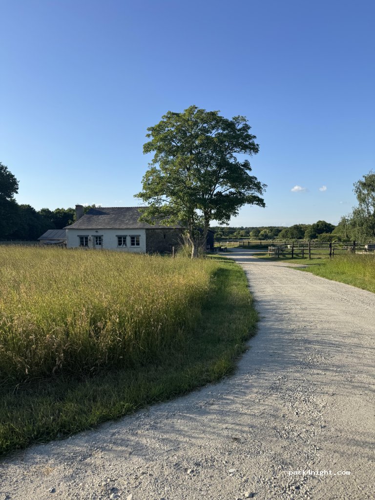 Aire de camping-cars champêtre de La Chouette cabane — foto 4
