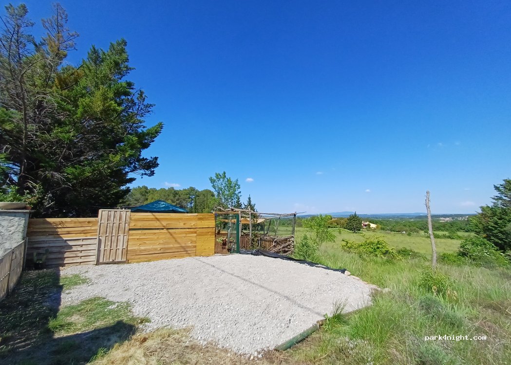 Espace aménagé et détente au milieu de la nature — foto