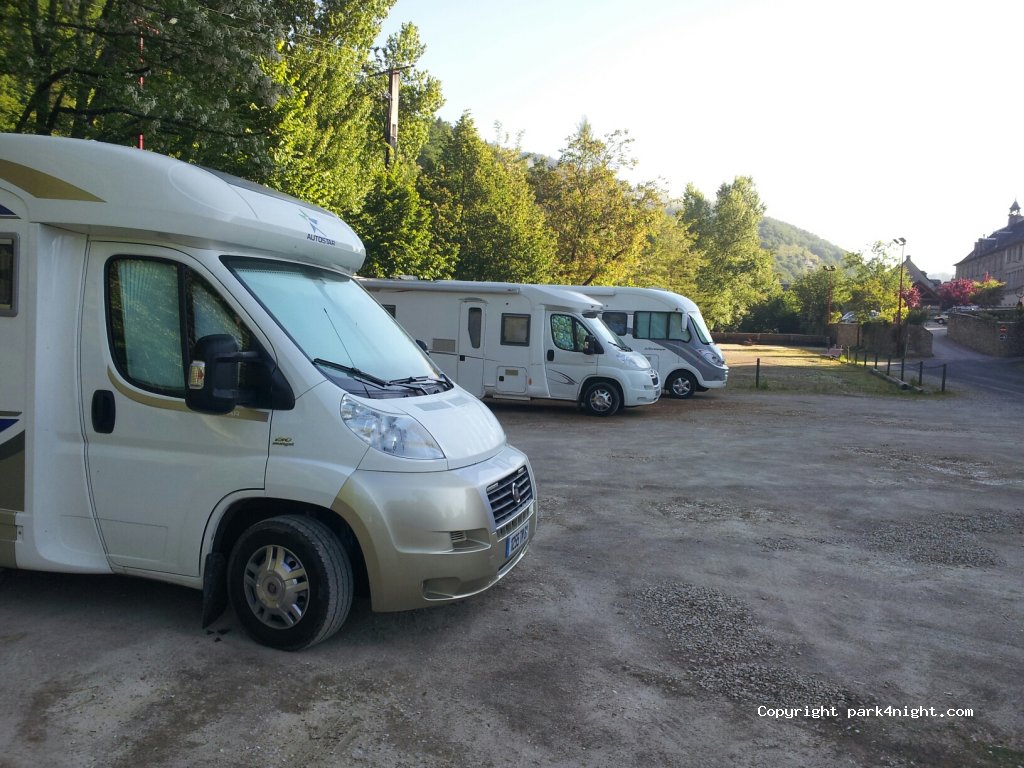 (12140) Entraygues-sur-Truyère - Rue de la Grave — foto 2