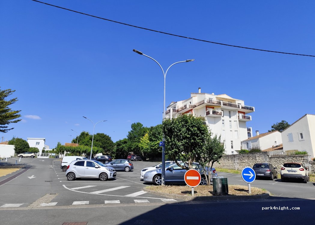 (17200) Royan - 11 Rue Pourteau de Mons — foto