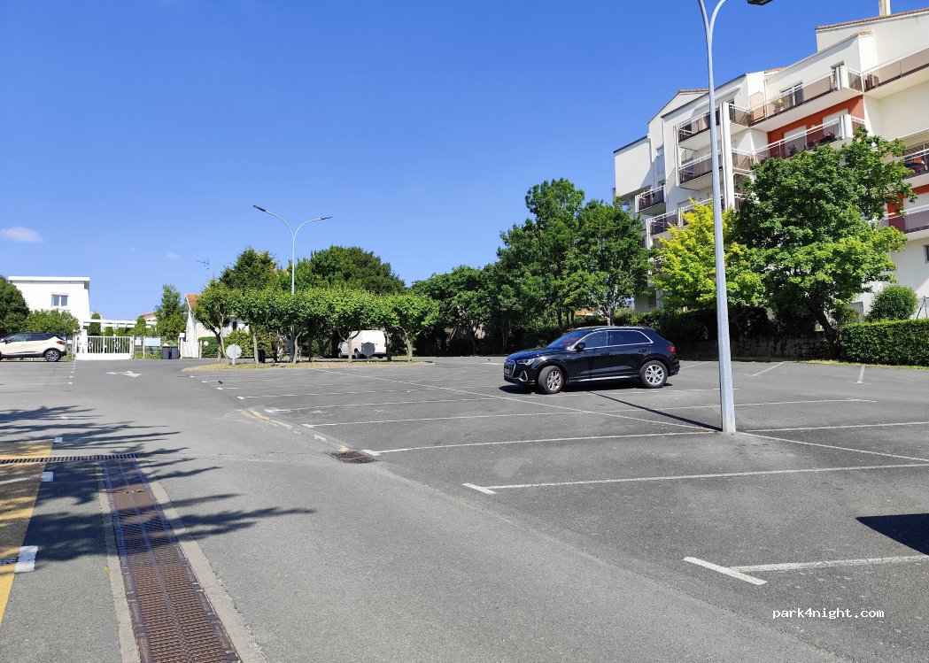 (17200) Royan - 11 Rue Pourteau de Mons — foto 2