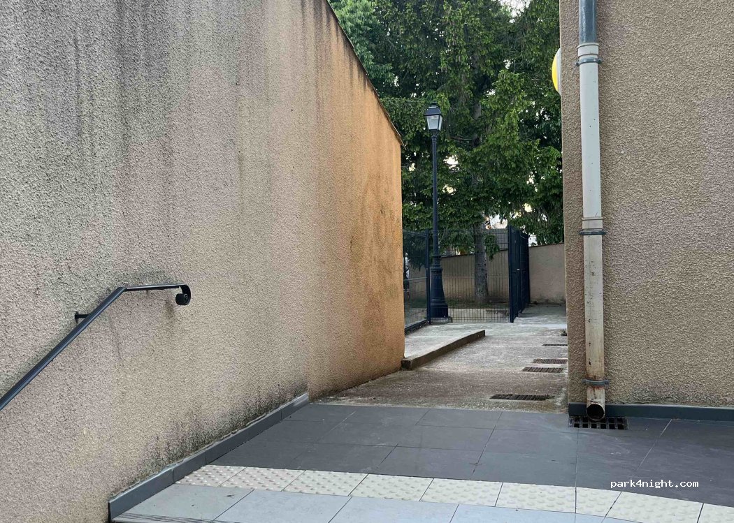 (83330) Le Castellet - 3054 Route des Sources — foto 2