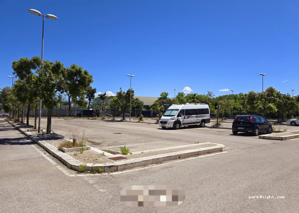 (70126) Bari - N1 Piazzale Giuseppe Alberto Pugliese — foto