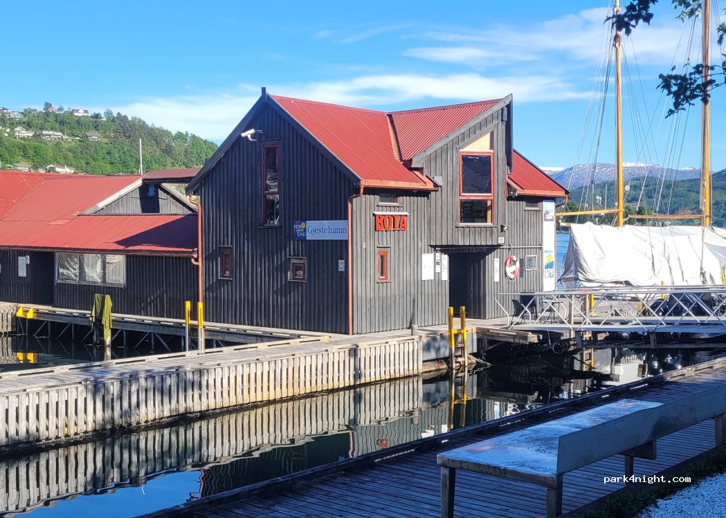 (5600) Norheimsund - 10 Kaien — foto
