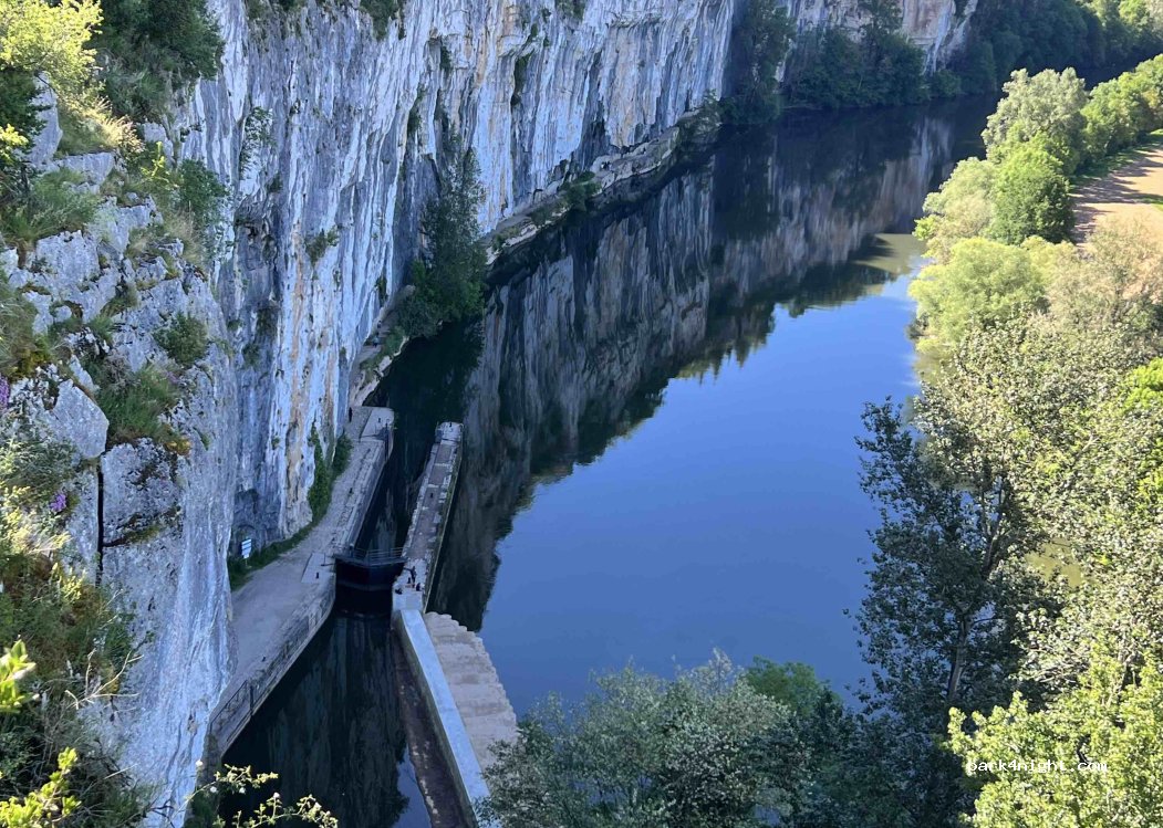 (46330) Saint-Cirq-Lapopie - D40 — foto 2