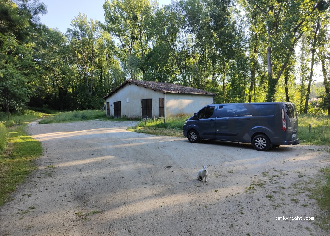 (85170) Les Lucs-sur-Boulogne - 2 Château les Roux — foto