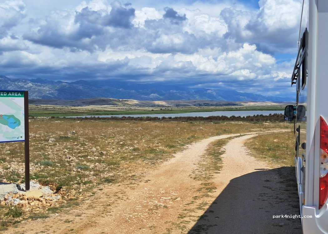 (23249) Povljana - Unnamed Road — foto