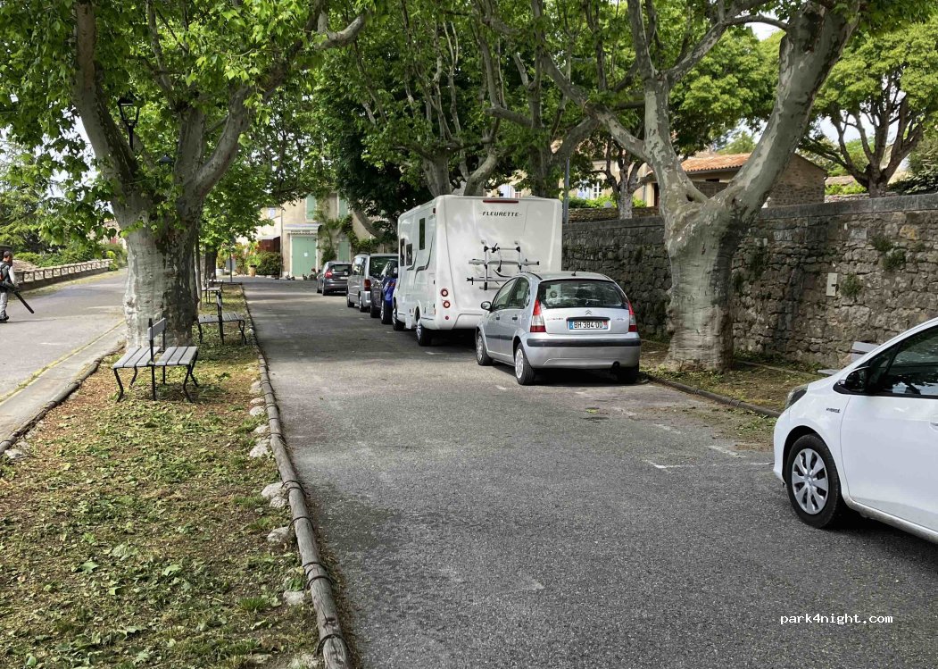 (84750) Viens - 2 Allee des Platanes — foto