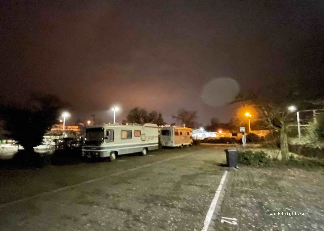 Wohnmobilstellplatz P2 Weinhohle — foto